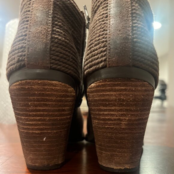 CARLOS by Carlos Santana Everett Ankle Booties Brown Microsuede - Picture 7 of 11